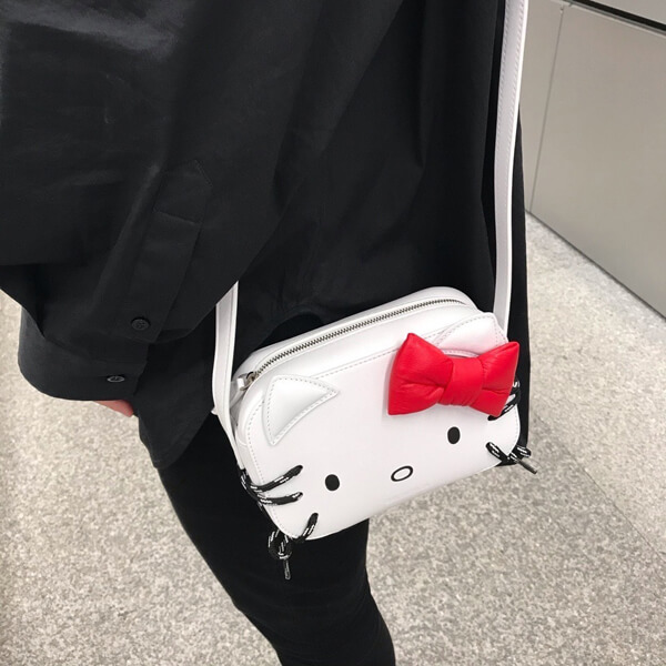 2020超限定バレンシアガコピー 【バレンシアガ&Hello Kittyコラボ】Camera Bag XS
